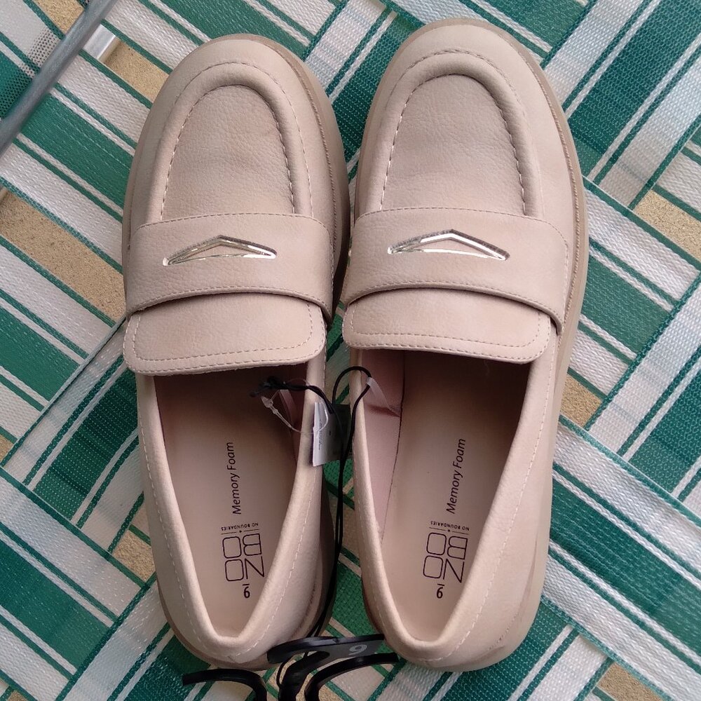 No Boundaries Women's 9 Lug Slip On Loafers